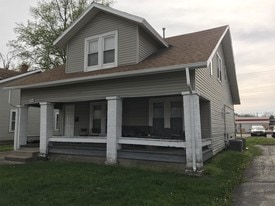 1510 10th St in Charleston, IL - Building Photo