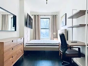 HUGE Room, 3 blocks to Prospect Park, HDTV #471 in Brooklyn, NY - Foto de edificio - Building Photo