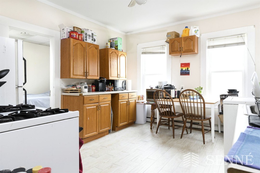 212 Somerville Ave-Unit -# F2 in Somerville, MA - Building Photo