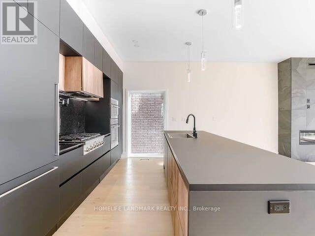 1356 Alexandra Ave in Mississauga, ON - Building Photo - Building Photo