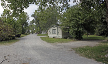 Shadow Lake Mobile Home Park in Collinsville, OK - Building Photo - Building Photo