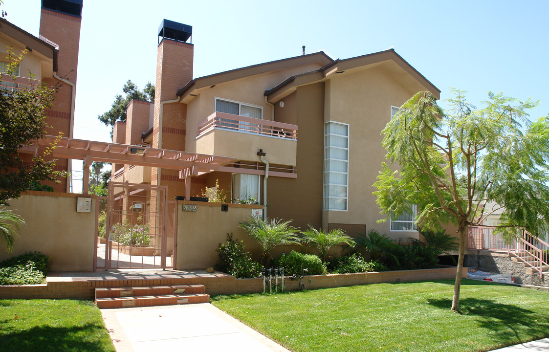 432 W Lexington Dr in Glendale, CA - Foto de edificio