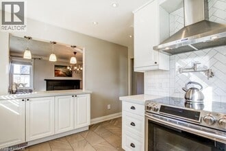 704 Central Ave in Hamilton, ON - Building Photo - Building Photo