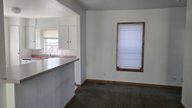 137 Summit St in Rockford, IL - Building Photo - Building Photo