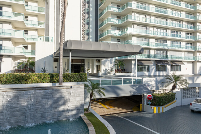 Playa del Mar in Fort Lauderdale, FL - Building Photo - Building Photo