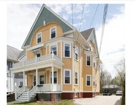 118 Wentworth Ave in Cranston, RI - Building Photo