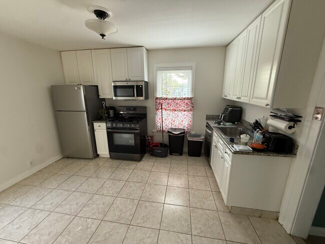 416 Spruce St, Unit 2 in Roselle Park, NJ - Building Photo - Building Photo