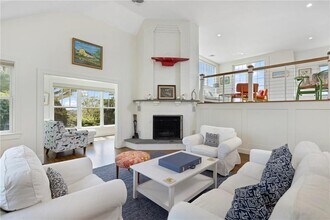 21 Ocean Heights Rd in Newport, RI - Building Photo - Building Photo
