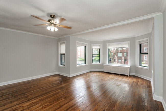 6913 S Paxton Ave in Chicago, IL - Building Photo - Building Photo