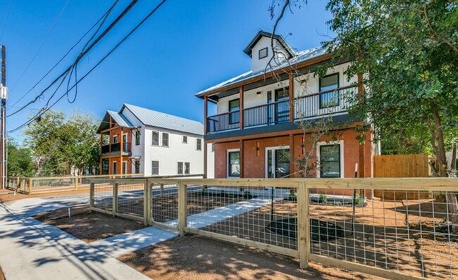 1012 N Cherry St in San Antonio, TX - Building Photo - Building Photo