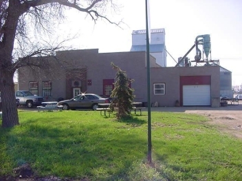 102 N Main St in Arlington, SD - Building Photo