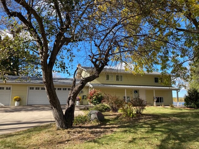 1628 McKusick Ln in Stillwater, MN - Foto de edificio - Building Photo