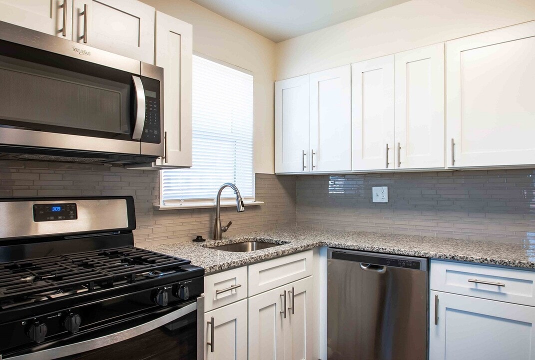 Camp Hill Plaza Apartment Homes in Camp Hill, PA - Foto de edificio