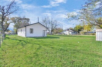 614 Koym St in East Bernard, TX - Building Photo - Building Photo