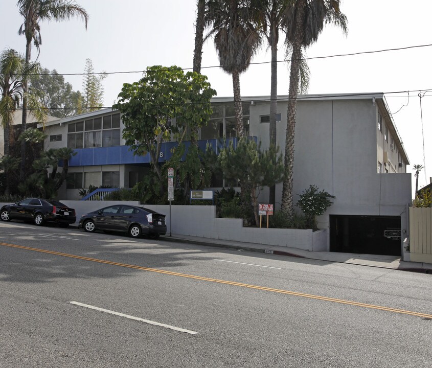 928 N San Vicente Blvd in West Hollywood, CA - Building Photo