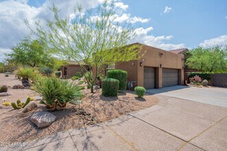 8193 E Sand Flower Dr in Scottsdale, AZ - Foto de edificio - Building Photo