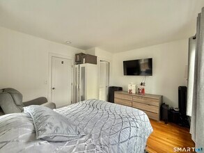 10 Linden Pl in Stamford, CT - Building Photo - Building Photo