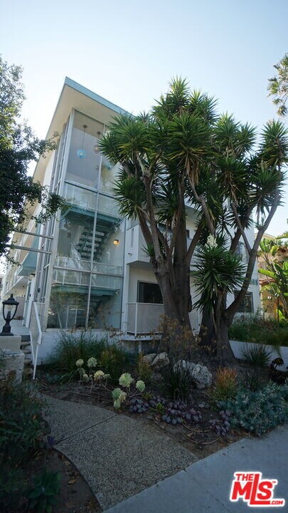 844 6th St in Santa Monica, CA - Building Photo