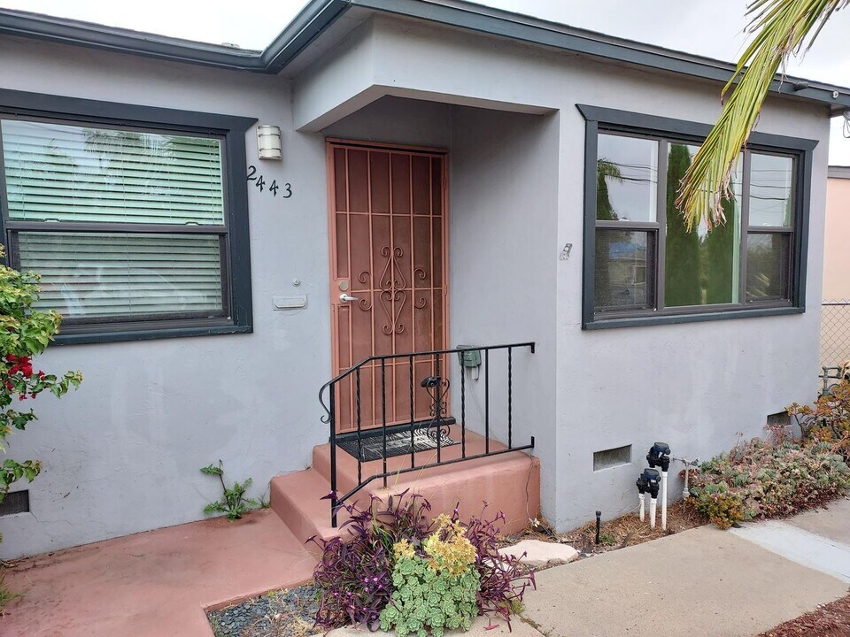 2443 Boundary St in San Diego, CA - Foto de edificio