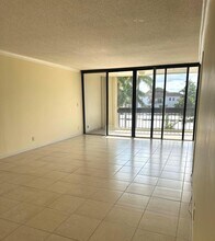 2000 Presidential Way in West Palm Beach, FL - Building Photo - Building Photo