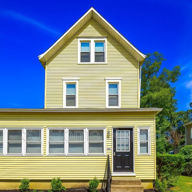 property at 702 Parry Ave