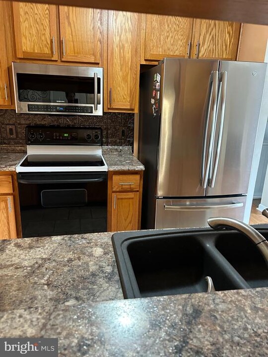 102 Three Coin Way in Glen Burnie, MD - Building Photo