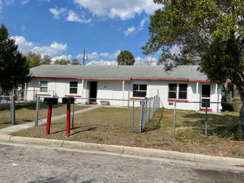 110 W Orange Ave in Lake Wales, FL - Building Photo