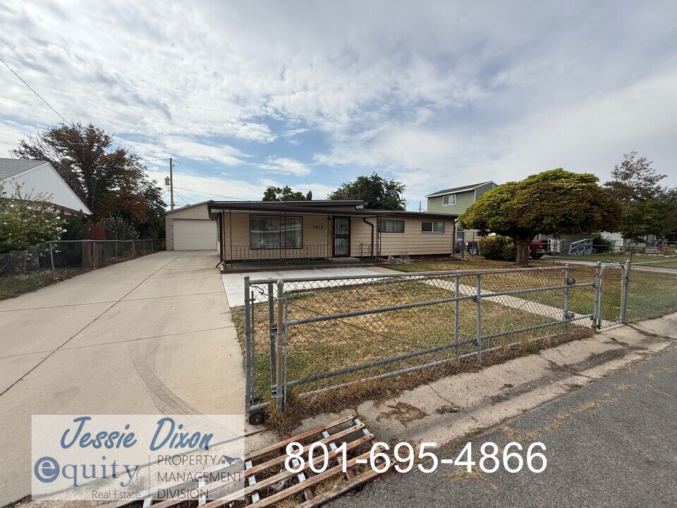 1875 W 3255 S in West Valley City, UT - Foto de edificio