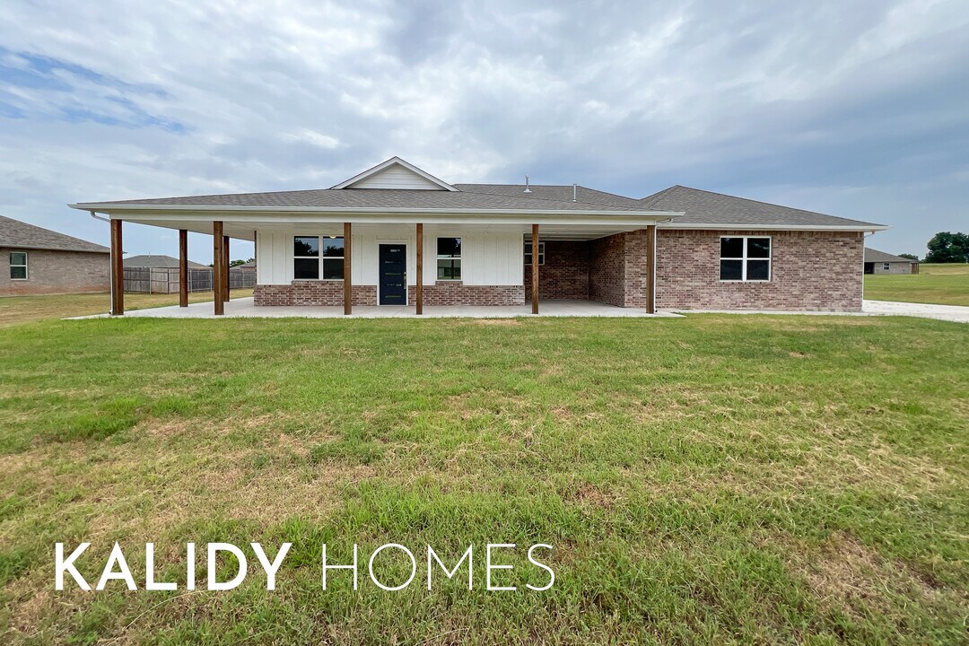 112 Olde Ml Rd in Jones, OK - Building Photo