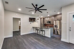 2823 W Cantey St in Fort Worth, TX - Building Photo