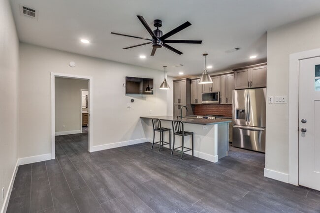 property at 2823 W Cantey St