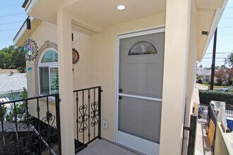 1318 N Hollywood Way in Burbank, CA - Building Photo - Building Photo