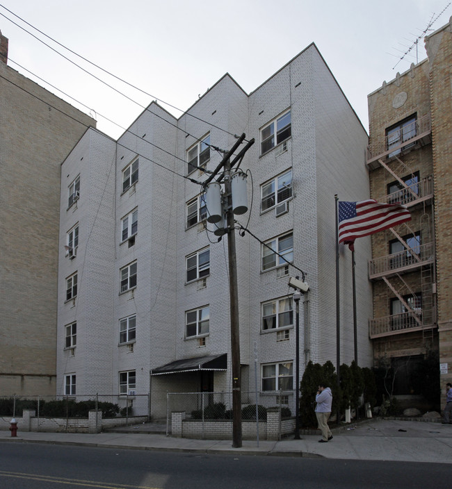 61 Tonnele Ave in Jersey City, NJ - Foto de edificio - Building Photo