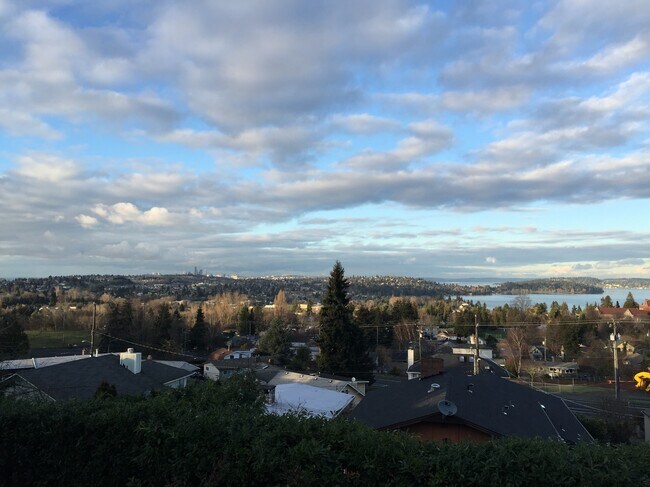 5728 S Ryan St in Seattle, WA - Foto de edificio - Building Photo