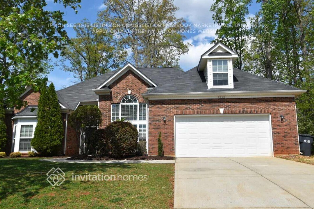 8702 Ridgeline Ln in Charlotte, NC - Building Photo