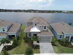 5327 Wishing Arch Dr in Apollo Beach, FL - Building Photo - Building Photo