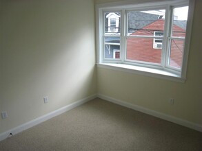43 Pitman St, Unit 203 in Somerville, MA - Building Photo - Building Photo