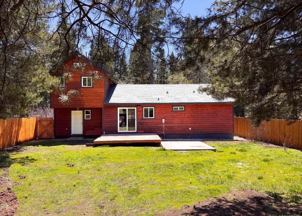 1597 Atroari St in South Lake Tahoe, CA - Building Photo