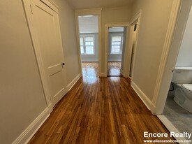 1480 Commonwealth Ave, Unit 4 in Boston, MA - Building Photo - Building Photo