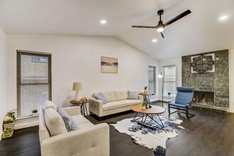 4233 Glen Ridge Dr in Arlington, TX - Building Photo - Building Photo