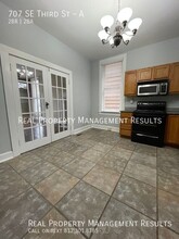 707 SE 3rd St-Unit -A in Evansville, IN - Foto de edificio - Building Photo