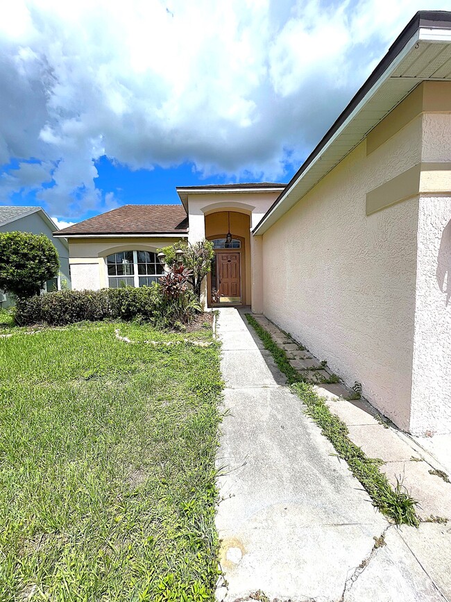 2485 Hybrid Dr in Kissimmee, FL - Building Photo - Building Photo