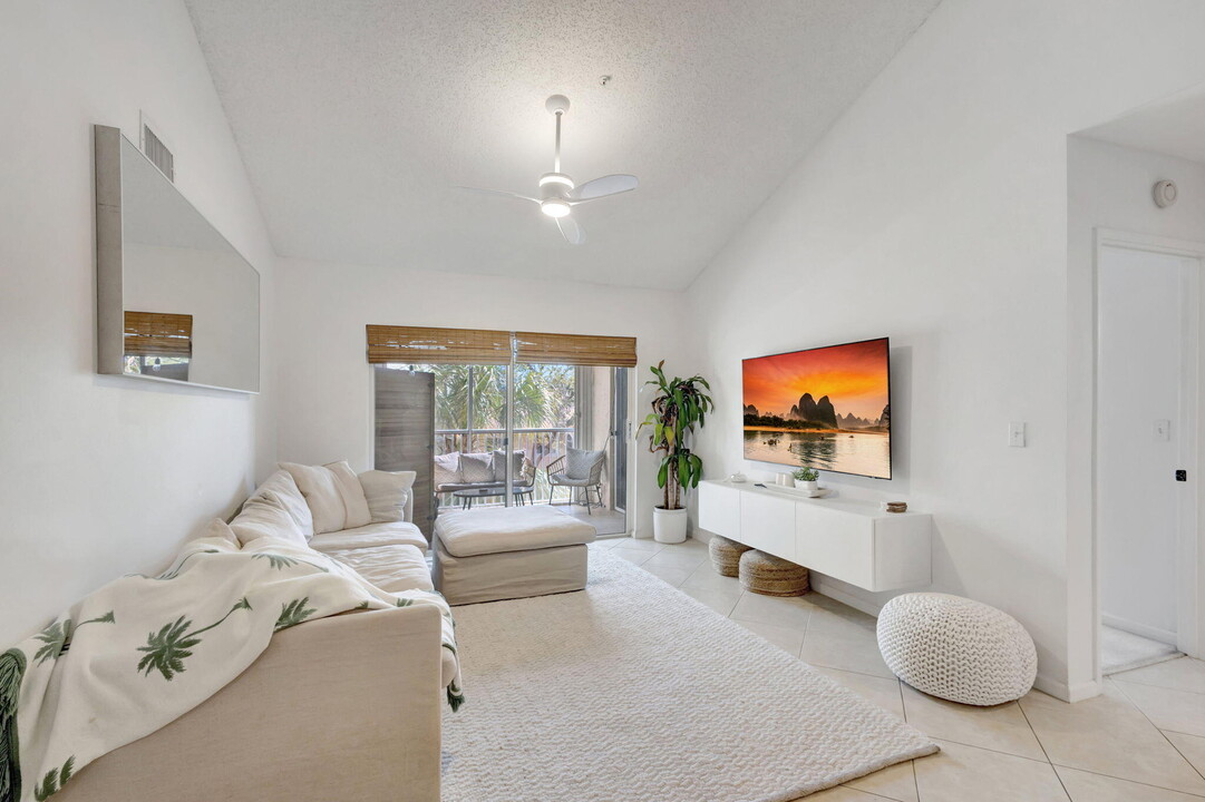 284 Village Blvd in Tequesta, FL - Building Photo