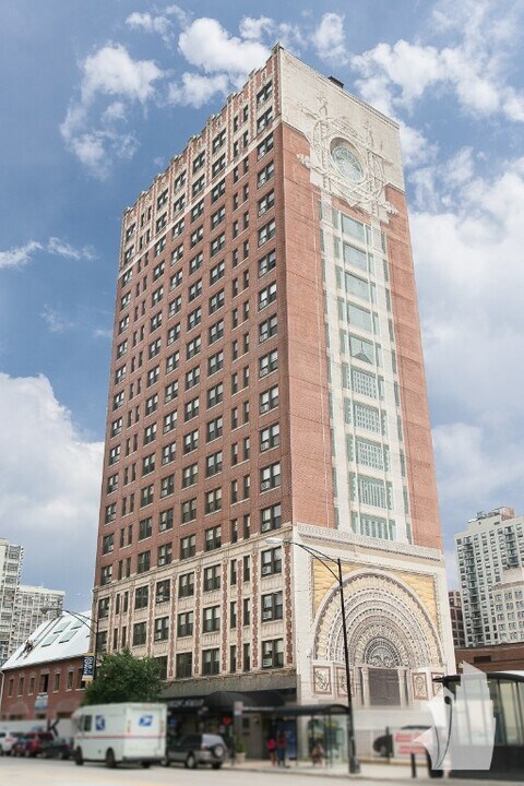 1211 N La Salle Dr, Unit 1202 in Chicago, IL - Foto de edificio