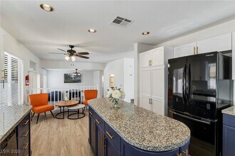 9156 Sapphire Point Ave in Las Vegas, NV - Building Photo - Building Photo