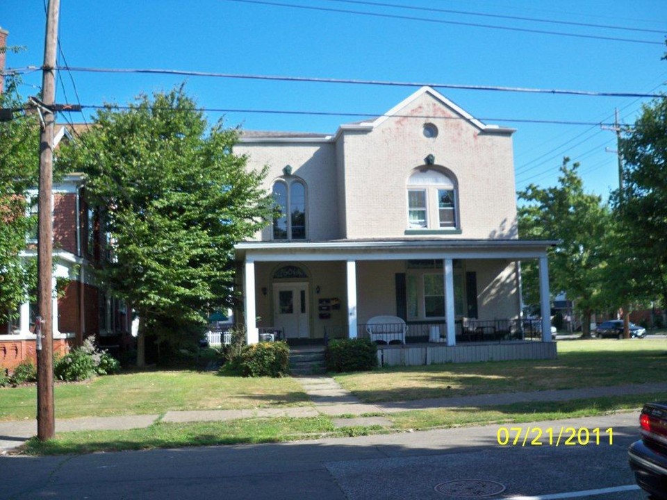 606 W 8th St in Erie, PA - Foto de edificio