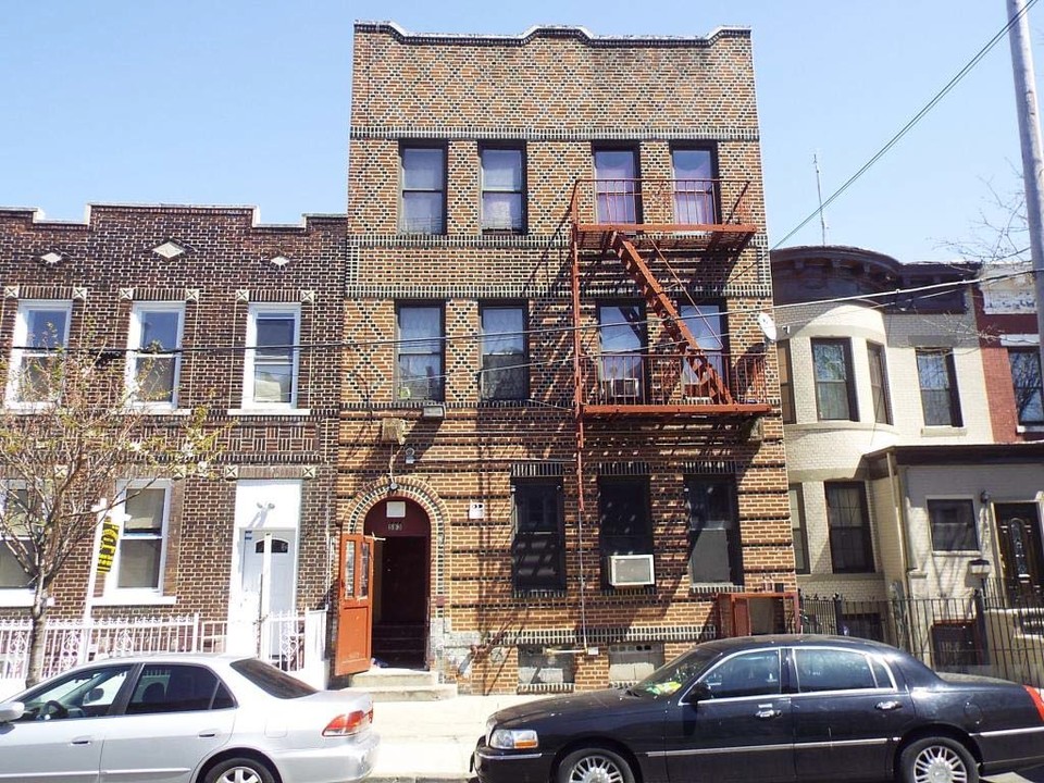 583 Van Siclen Ave in Brooklyn, NY - Foto de edificio