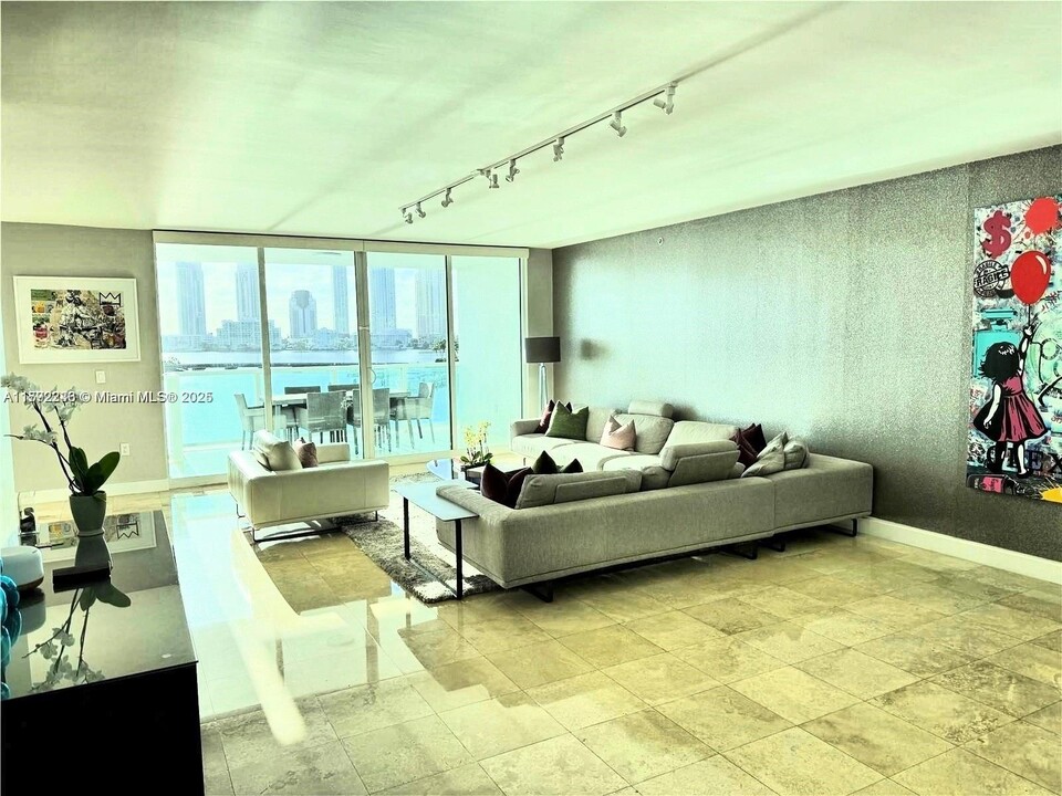 3201 NE 183rd St, Unit 507 in Aventura, FL - Building Photo