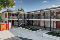 Riviera Apartments in San Antonio, TX - Building Photo - Building Photo