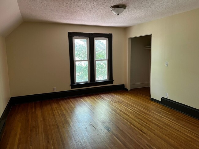 1621 Concord St N in South St. Paul, MN - Building Photo - Building Photo